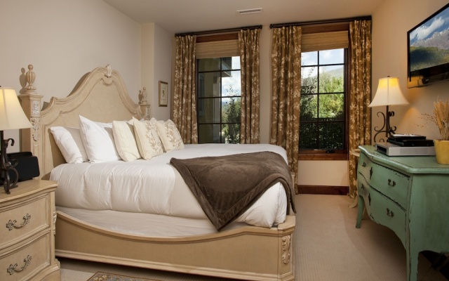 photo 3 of Ritz Carlton Vail #112 2 Bedroom Condo by RedAwning
