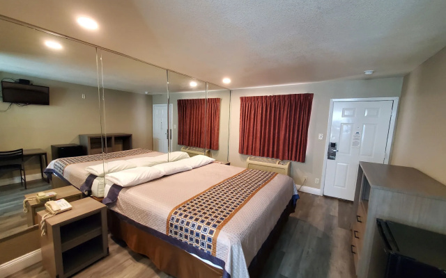 photo 4 of River Inn Motel