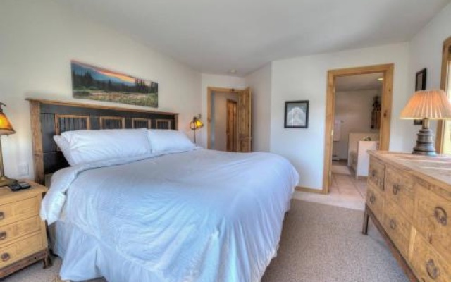 photo 5 of River Park Lodge: a Getaway with a Gorgeous View!