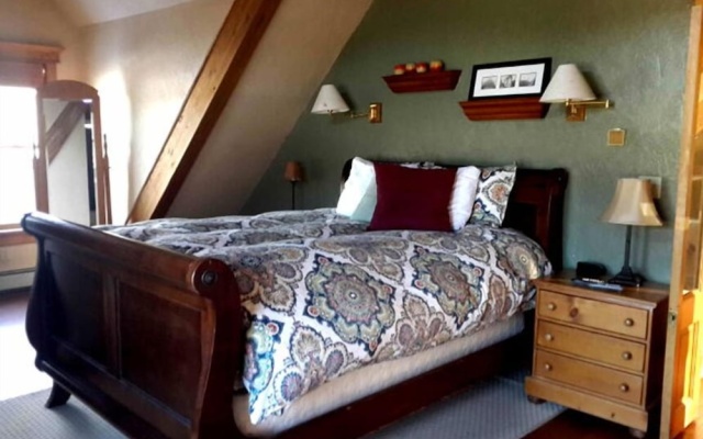 photo 4 of River Street Inn
