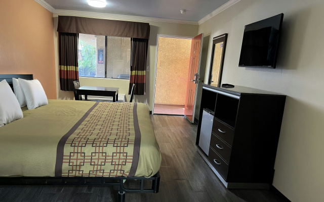 photo 2 of Rivera Inn & Suites Motel Pico Rivera