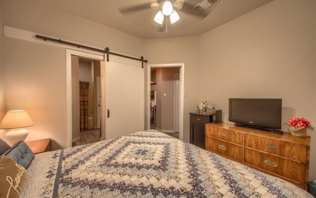 photo 2 of Riverside Condo Ss 4b 1 Bedroom Condo by RedAwning