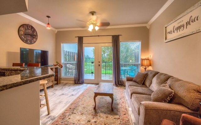 photo 4 of Riverside Condo Ss 4b 1 Bedroom Condo by RedAwning