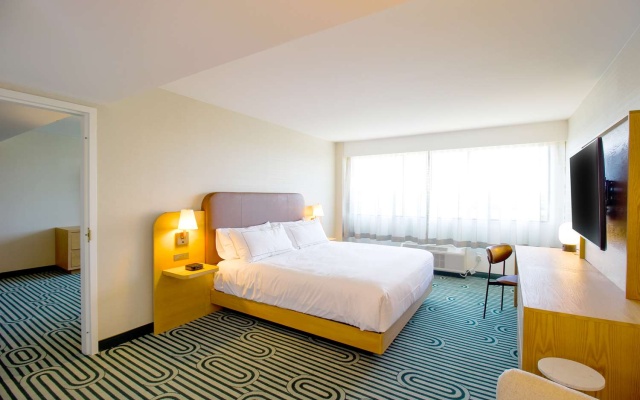 photo 3 of DoubleTree by Hilton Clarksville Riverview