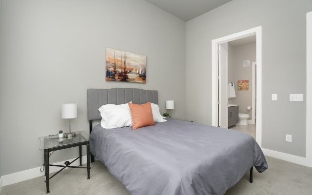 photo 4 of 1 BR and 2 BR near Downtown by Frontdesk
