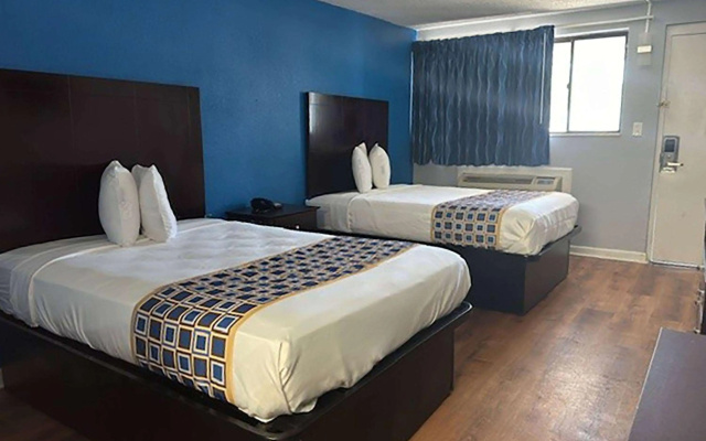 photo 3 of Super 8 by Wyndham Portsmouth - Norfolk