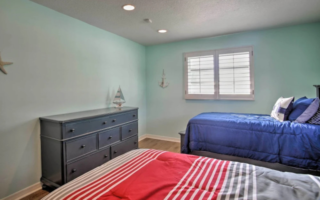 photo 5 of Riviera Beach Home w/ Pool - Walk to Beaches!