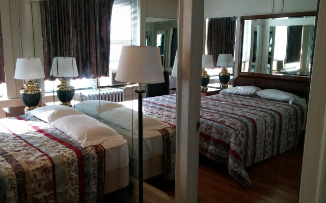 photo 3 of Riviera Hotel