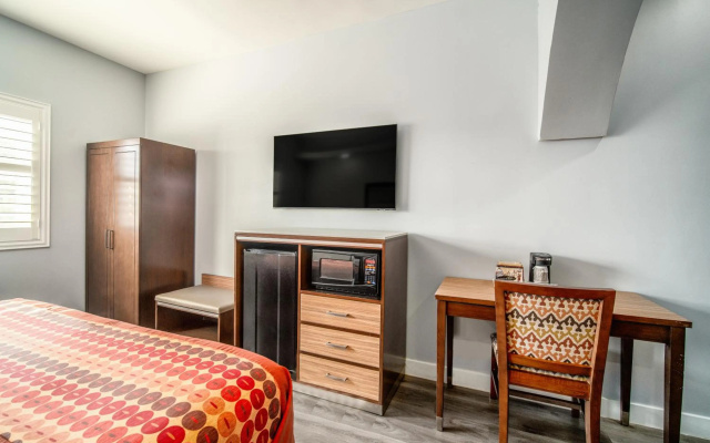 photo 3 of Rodeway Inn & Suites Pasadena