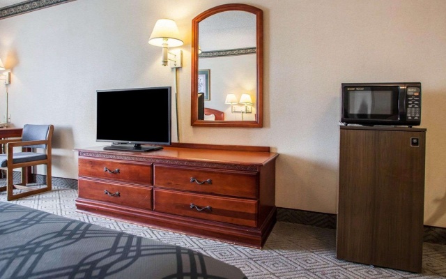 photo 5 of Rodeway Inn & Suites Milwaukee Airport