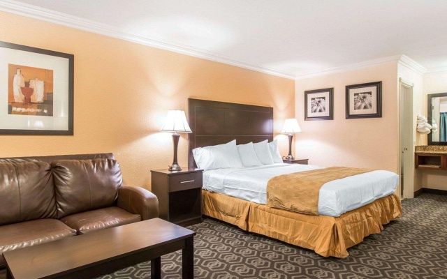photo 4 of Rodeway Inn & Suites Colton-Riverside