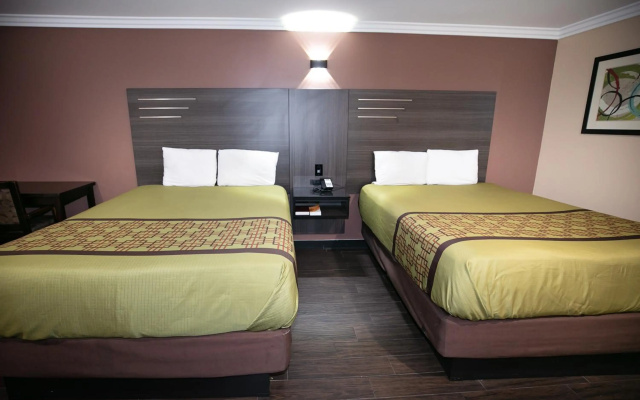 photo 2 of Rodeway Inn & Suites Bellflower