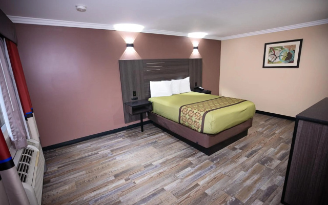 photo 4 of Rodeway Inn & Suites Bellflower