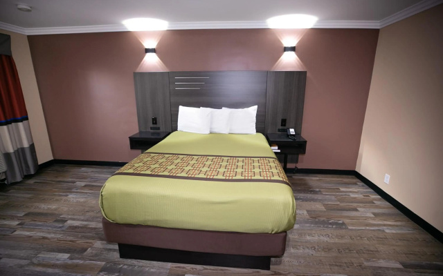 photo 5 of Rodeway Inn & Suites Bellflower