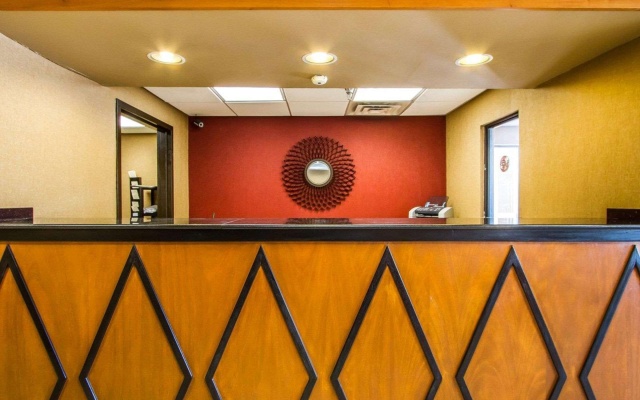 photo 2 of Rodeway Inn & Suites Clarksville near Governors Square Mall