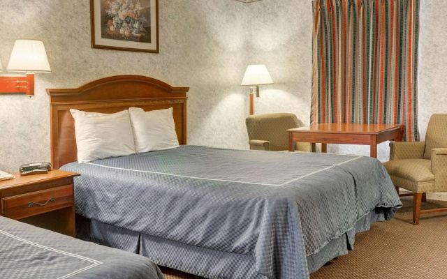 photo 4 of Rodeway Inn & Suites Williamsburg