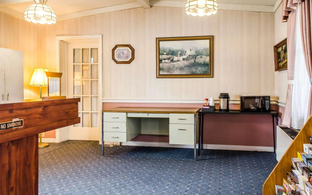 photo 3 of Rodeway Inn Akron