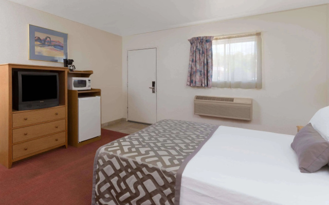photo 3 of Travelodge by Wyndham Cortez