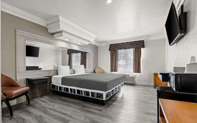 photo 3 of Rodeway Inn Santa Ana - Garden Grove