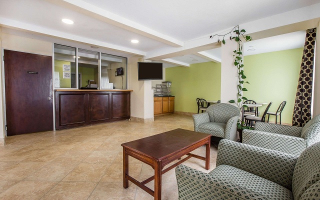 photo 2 of Rodeway Inn Laurens