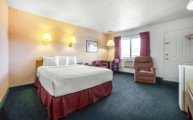 photo 2 of Rodeway Inn Whitehalla