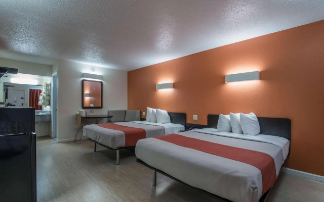photo 4 of Motel 6 Albany Ny Airport