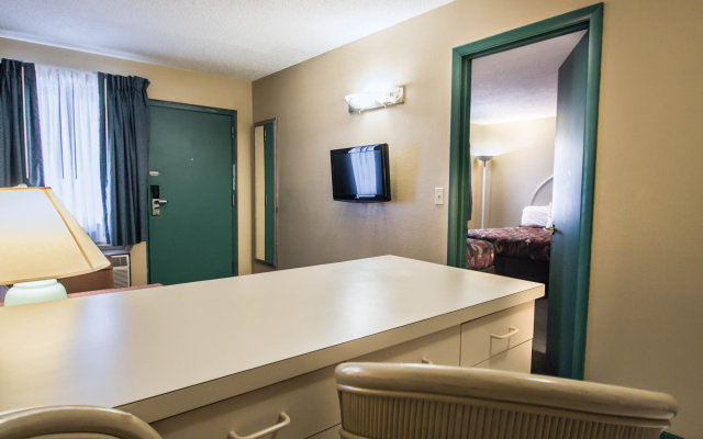 photo 5 of Rodeway Inn & Suites Haines City - Winter Haven