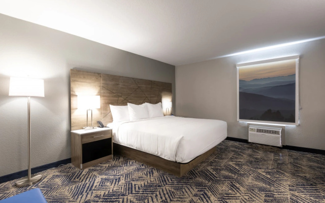 photo 4 of Rodeway Inn & Suites near Outlet Mall - Asheville
