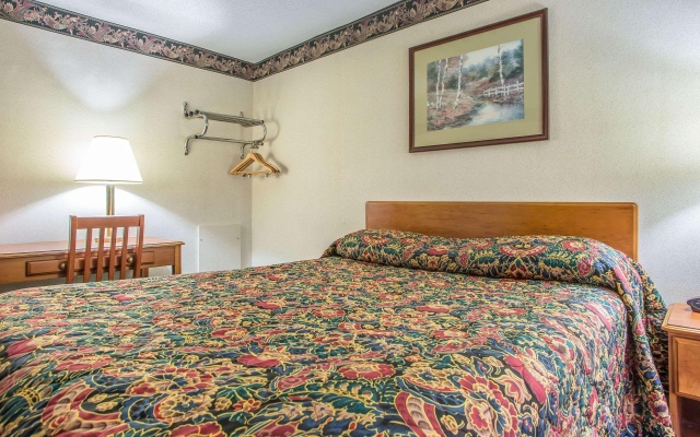 photo 4 of Rodeway Inn Bedford