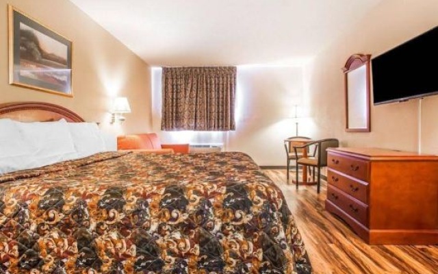 photo 4 of Rodeway Inn Caseyville