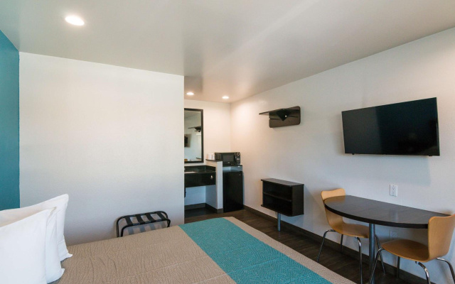 photo 5 of Motel 6 South El Monte, CA - Los Angeles
