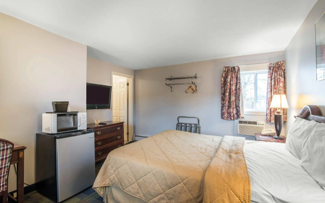 photo 3 of Royal Inn Claremont