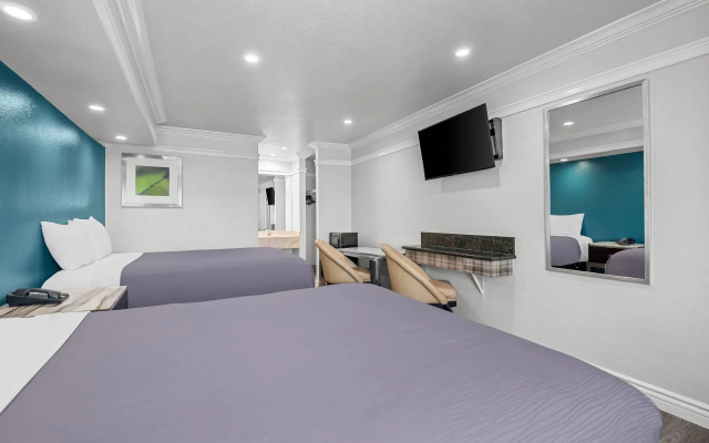 photo 5 of Rodeway Inn Commerce - Los Angeles