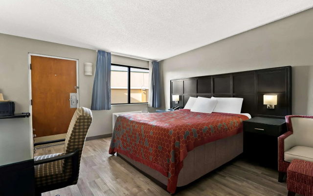 photo 4 of Knights Inn Montgomeryville