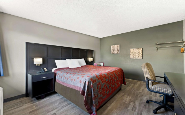 photo 5 of Knights Inn Montgomeryville