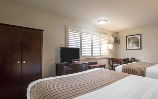 photo 5 of Rodeway Inn Los Angeles Convention Center