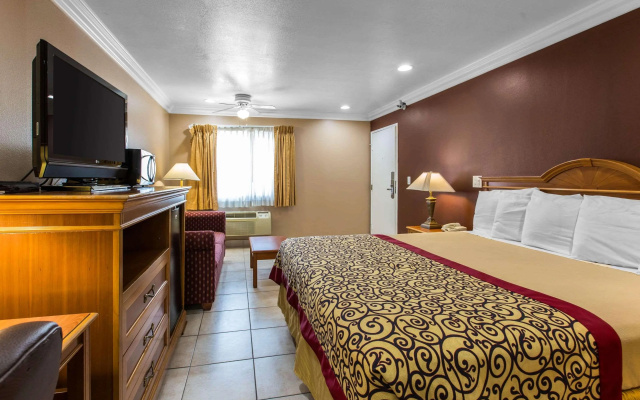photo 3 of Rodeway Inn Cypress - Buena Park