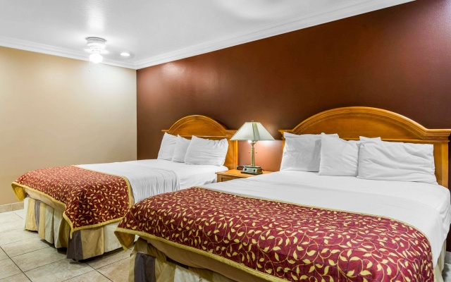 photo 4 of Rodeway Inn Cypress - Buena Park