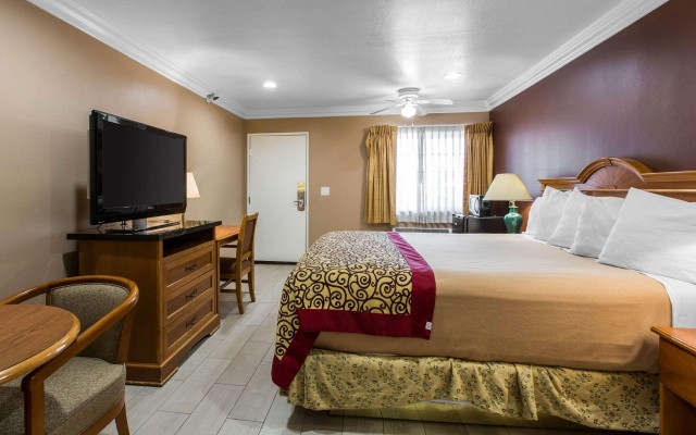 photo 5 of Rodeway Inn Cypress - Buena Park
