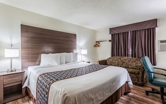 photo 5 of Rodeway Inn Farmington