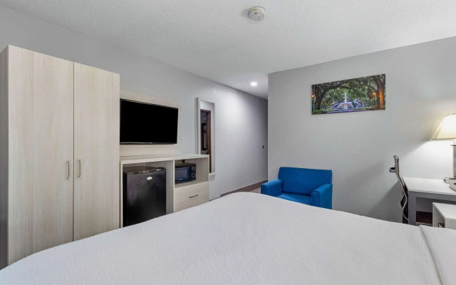 photo 3 of Days Inn by Wyndham Savannah Gateway I-95