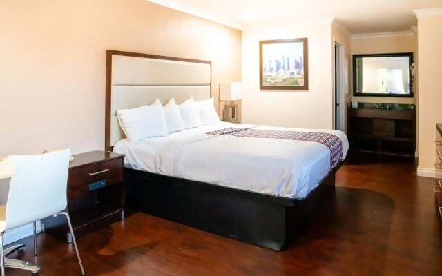 photo 3 of Gateway Inn Gardena