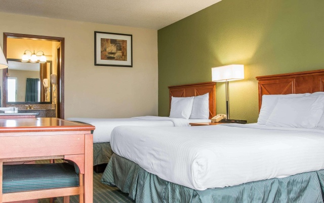 photo 4 of Rodeway Inn Grand Haven
