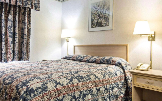 photo 2 of Rodeway Inn Monterey Near Fairgrounds