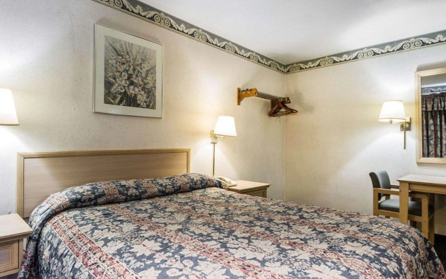 photo 3 of Rodeway Inn Monterey Near Fairgrounds