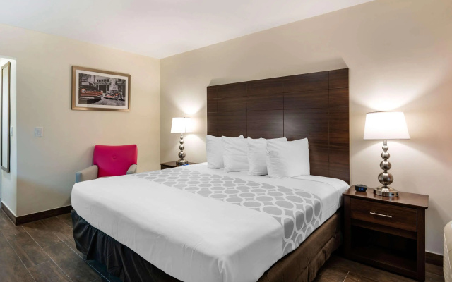 photo 3 of Downtown Hollywood Gardens Inn & Suites