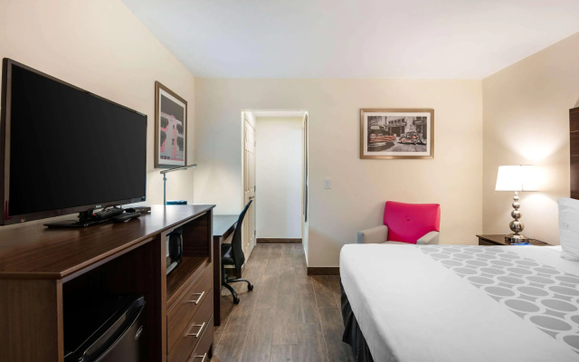 photo 4 of Downtown Hollywood Gardens Inn & Suites