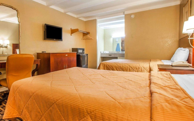 photo 3 of Rodeway Inn Nashville Hotel