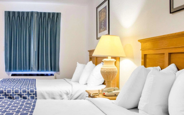 photo 3 of Rodeway Inn Old Town Scottsdale