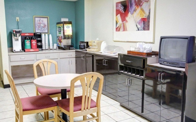 photo 2 of University Inn